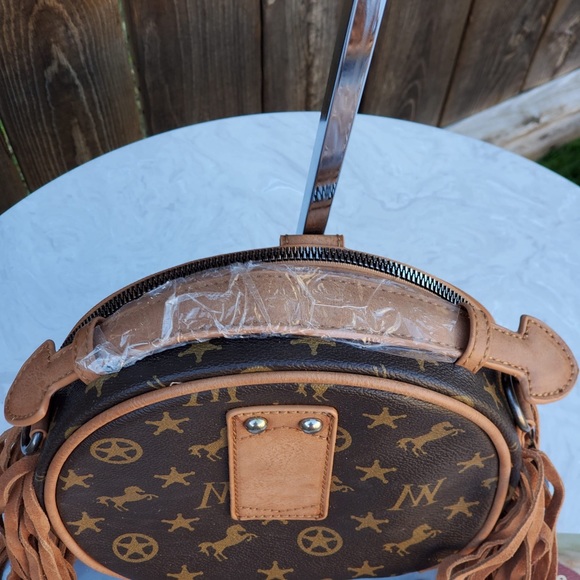 Montana West Signature Monogram Crossbody/Hip Bag - Picture 5 of 8
